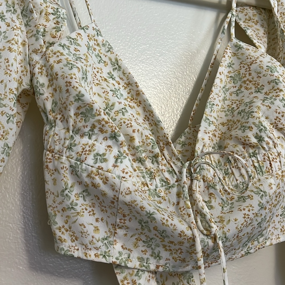 Golden Hour LS Tie-Back Floral Crop Top - Picture 7 of 12